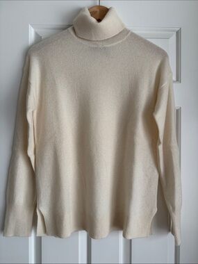 Halogen Cream Cashmere Turtleneck Sweater. XS.